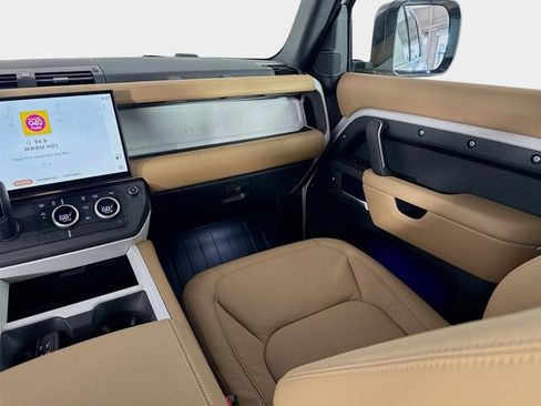 New 2026 Land Rover Defender 110 X-Dynamic SE image 26