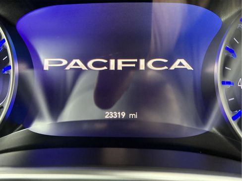 Used 2024 Chrysler Pacifica Limited w/ S Appearance Package AWD/4WD image 26