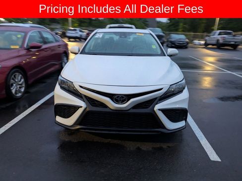 Used 2024 Toyota Camry SE FWD image 2