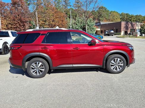 Used 2022 Nissan Pathfinder SL image 7