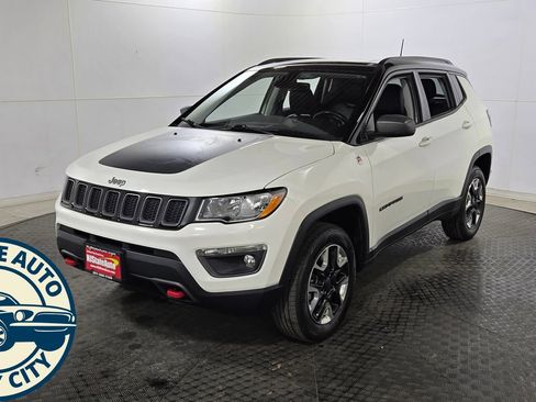 Used 2018 Jeep Compass Trailhawk w/ Leather Interior Group AWD/4WD image 3