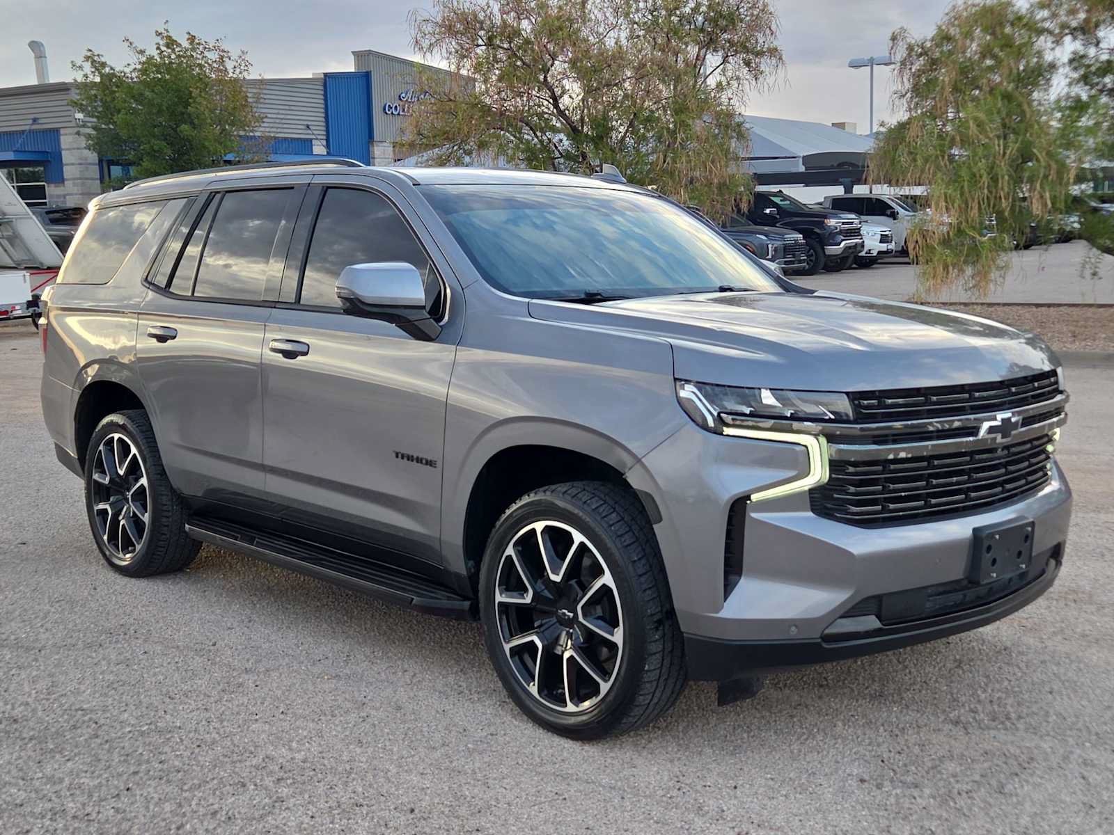 Used 2021 Chevrolet Tahoe RST w/ Luxury Package AWD/4WD image 2