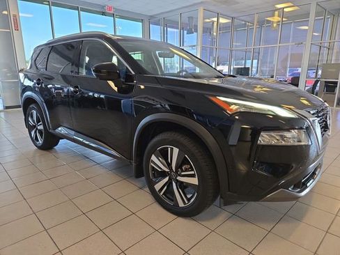 Used 2023 Nissan Rogue SL w/ SL Premium Package image 2