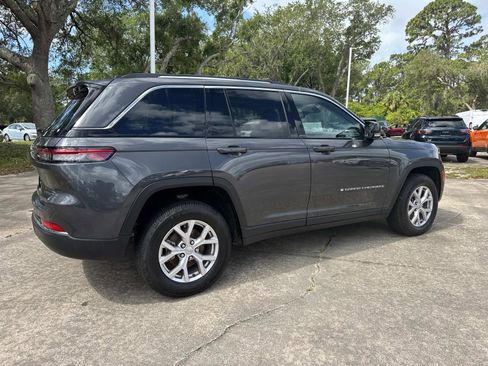 Used 2022 Jeep Grand Cherokee Limited AWD/4WD image 3