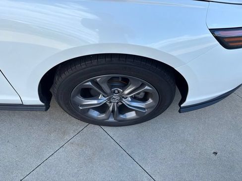 Used 2024 Honda Accord EX image 9
