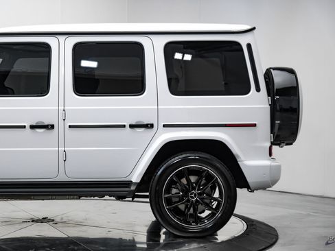 Used 2025 Mercedes-Benz G 550 w/ Exclusive Interior Package image 9