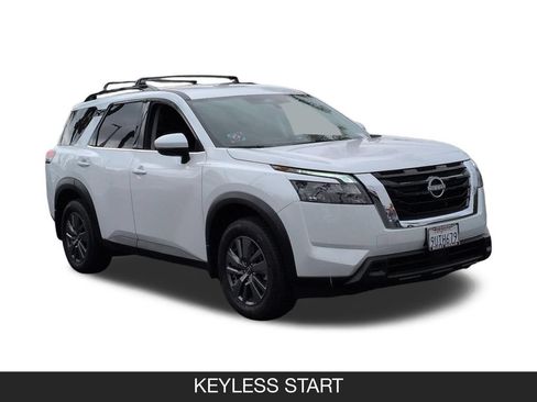 Used 2025 Nissan Pathfinder SV FWD image 2