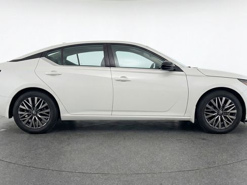 Used 2025 Nissan Altima 2.5 SV image 11
