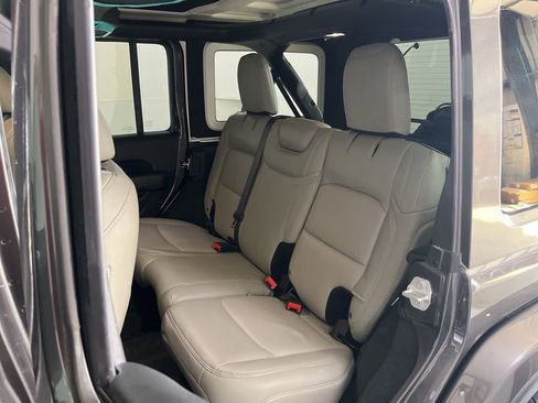 Used 2021 Jeep Wrangler Unlimited Sahara AWD/4WD image 19