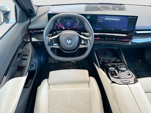 Used 2024 BMW 530i w/ Convenience Package RWD image 20