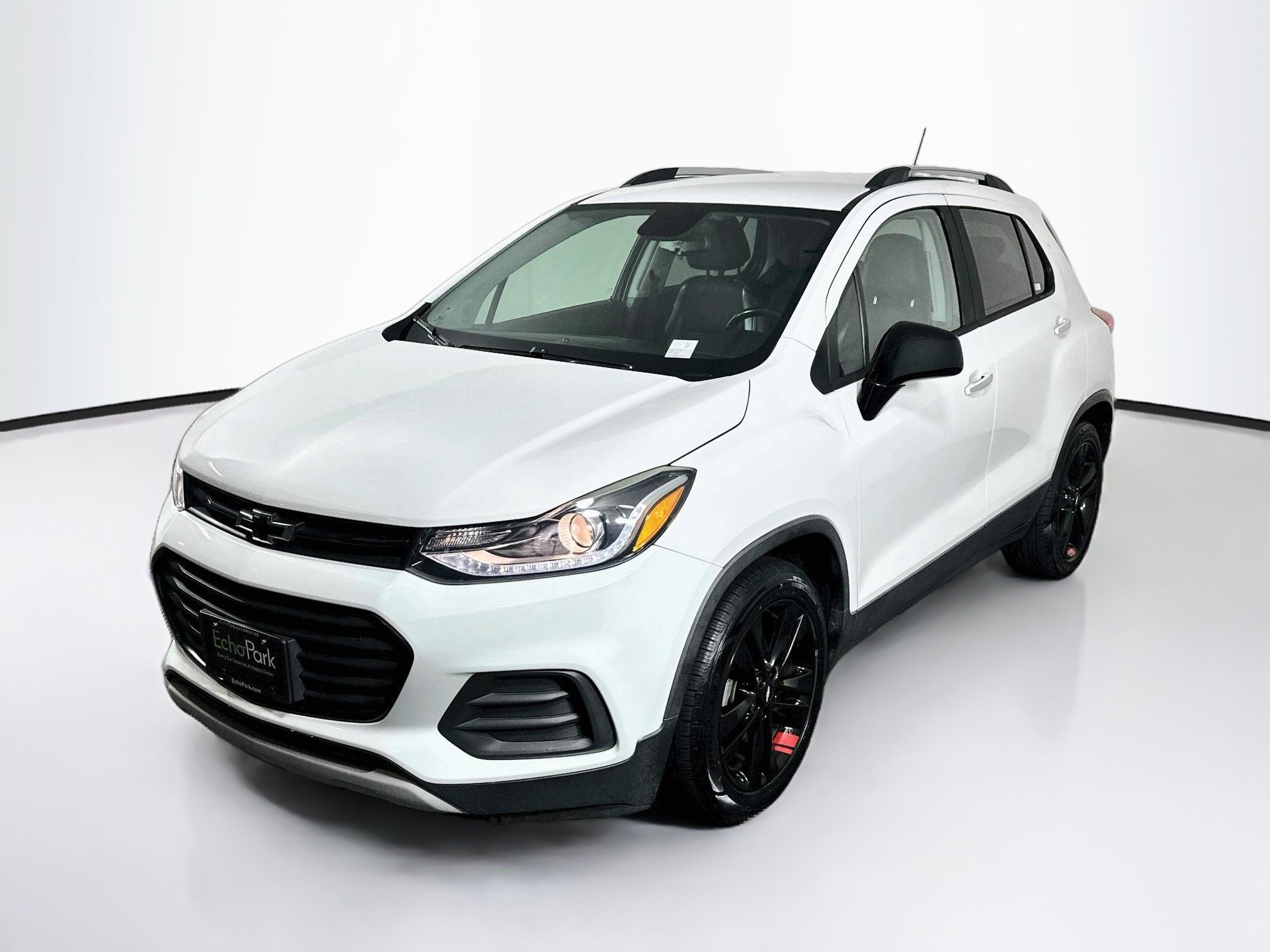 Used 2019 Chevrolet Trax LT w/ Redline Edition FWD image 3