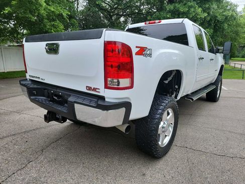 Used 2014 GMC Sierra 2500 SLT w/ Suspension Package, Off-Road image 11
