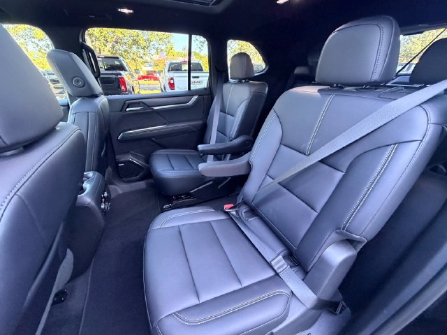 Used 2026 GMC Acadia Elevation w/ Elevation Premium Package FWD image 16