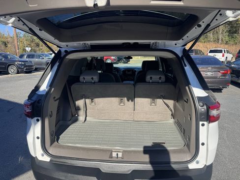 Used 2018 Chevrolet Traverse LT image 8