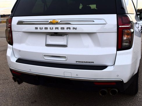 Used 2023 Chevrolet Suburban Premier image 10
