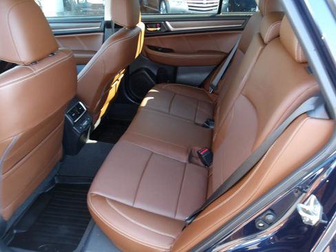 Used 2018 Subaru Outback 2.5i Touring AWD/4WD image 10