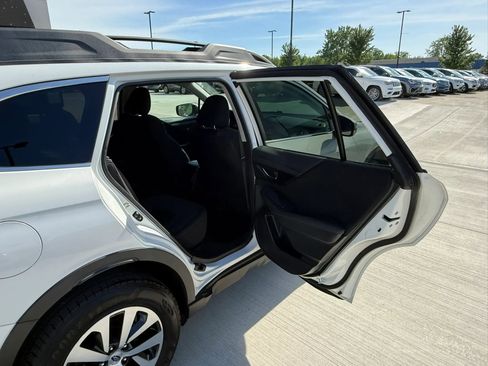 Used 2020 Subaru Outback Premium AWD/4WD image 23