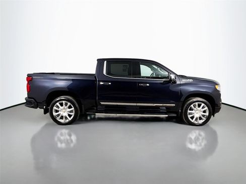 Used 2022 Chevrolet Silverado 1500 High Country w/ High Country Premium Package AWD/4WD image 10