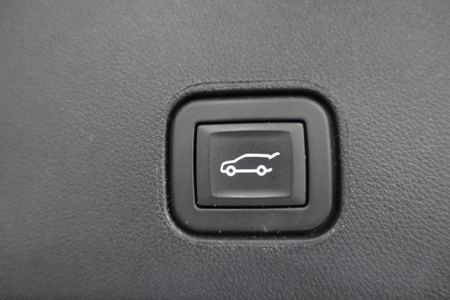 Used 2025 Cadillac Lyriq Luxury w/ LPO, Floor Liner Package AWD/4WD image 23