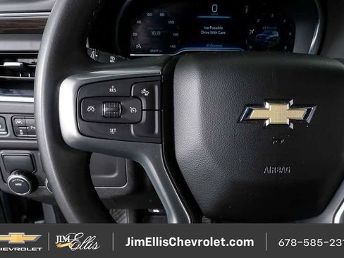 Certified 2024 Chevrolet Suburban LT RWD image 11