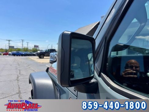Used 2025 Jeep Gladiator Mojave w/ Convenience Group AWD/4WD image 19