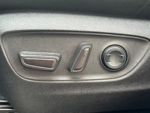 Used 2021 Toyota Highlander XLE image 9