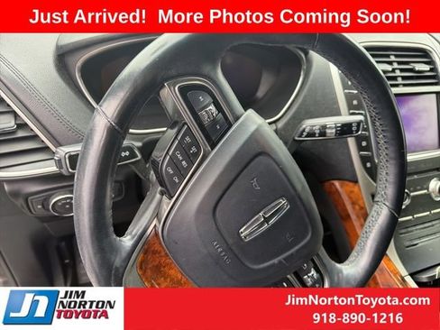 Used 2019 Lincoln Nautilus Reserve FWD image 11