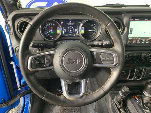 Used 2022 Jeep Wrangler Unlimited Sahara AWD/4WD image 21
