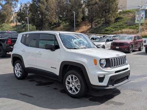 Used 2023 Jeep Renegade Latitude image 9