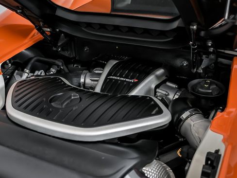 Used 2015 McLaren 650S Spider image 17