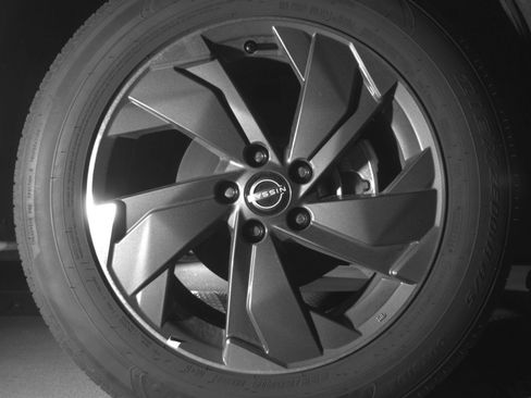 Used 2025 Nissan Rogue SV FWD image 16
