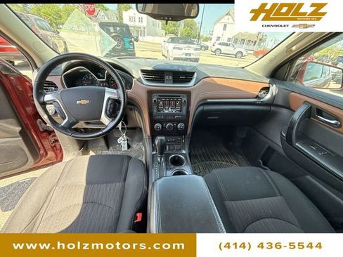 Certified 2017 Chevrolet Traverse LT w/ Style and Technology Package AWD/4WD image 18