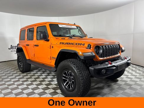 Used 2025 Jeep Wrangler Unlimited Rubicon AWD/4WD image 4