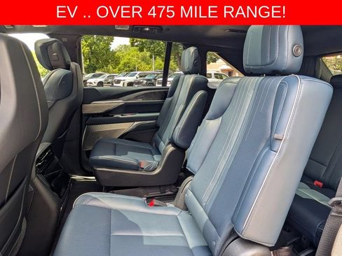 Used 2025 Cadillac Escalade IQ Luxury 2 w/ LPO, Premium Carpet Package AWD/4WD image 28