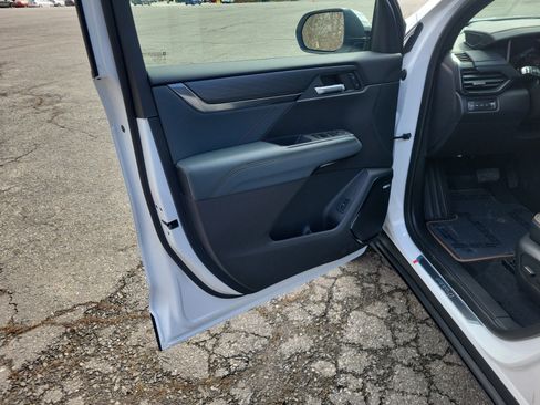 New 2026 GMC Acadia AT4 image 17