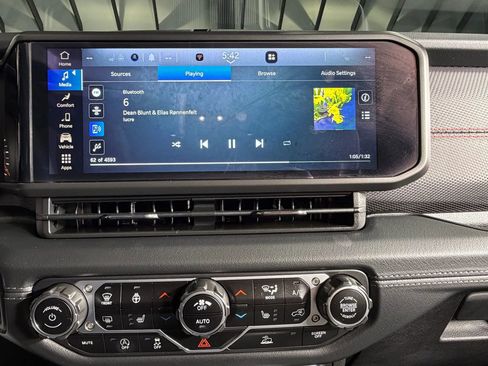 Used 2024 Jeep Wrangler Unlimited Rubicon w/ Convenience Group image 21