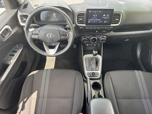 Used 2025 Hyundai Venue SEL FWD image 22