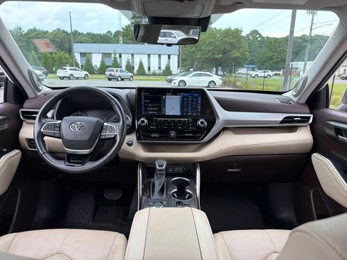 Used 2022 Toyota Highlander Platinum AWD/4WD image 8