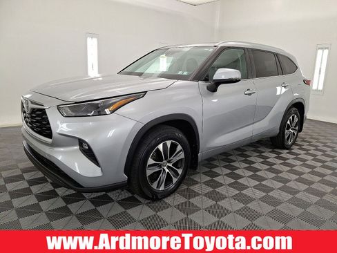 Used 2023 Toyota Highlander XLE FWD image 1