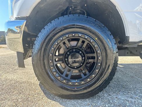 Used 2019 Ford F350 Lariat w/ Chrome Package image 12