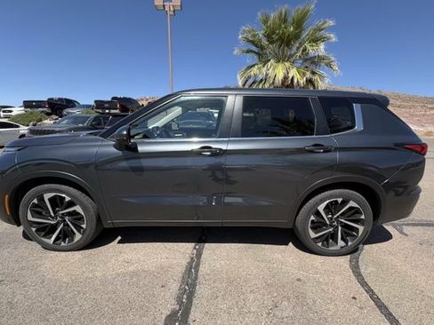Used 2024 Mitsubishi Outlander FWD image 2