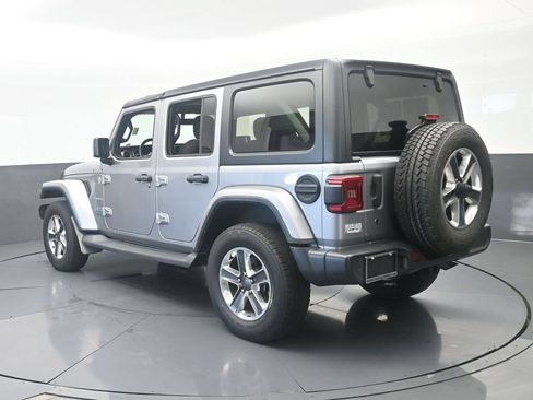 Used 2019 Jeep Wrangler Unlimited Sahara AWD/4WD image 4