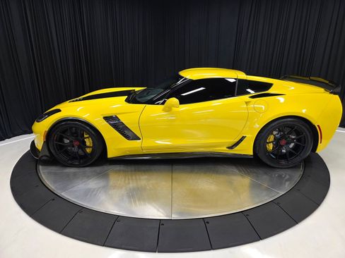 Used 2016 Chevrolet Corvette Z06 w/ 3LZ Preferred Equipment Group image 10