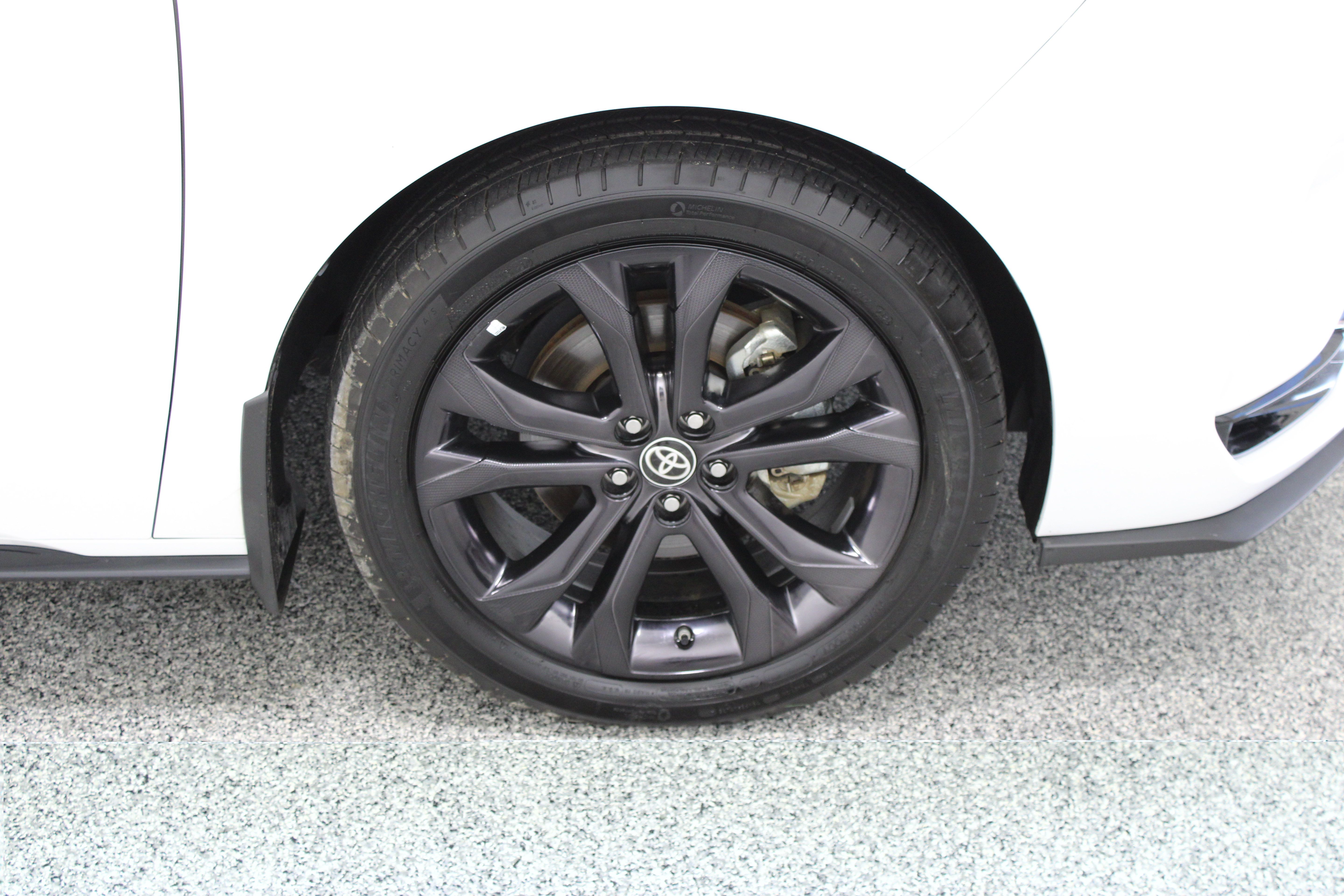 Used 2025 Toyota Sienna XSE w/ XSE Premium Package FWD image 5
