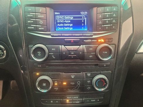 Used 2017 Ford Explorer XLT image 25