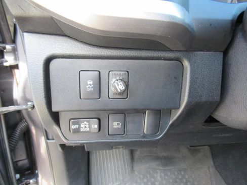 Used 2021 Toyota Tacoma SR5 AWD/4WD image 18