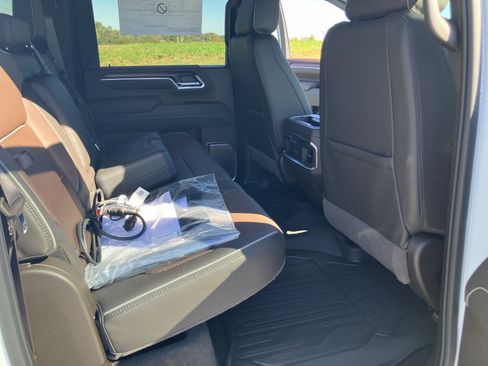 New 2026 GMC Sierra 3500 Denali w/ Denali Reserve Package image 15