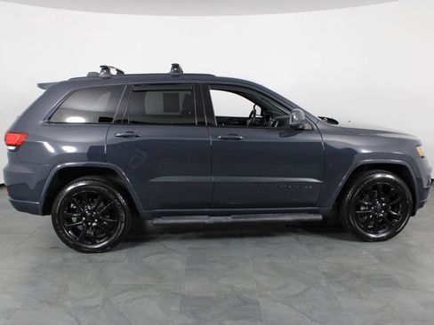 Used 2018 Jeep Grand Cherokee Altitude AWD/4WD image 11