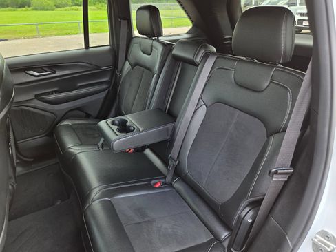 Used 2024 Jeep Grand Cherokee Altitude AWD/4WD image 24