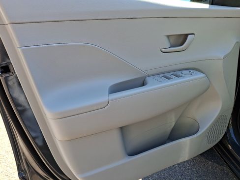 Used 2025 Hyundai Kona SEL AWD/4WD image 12